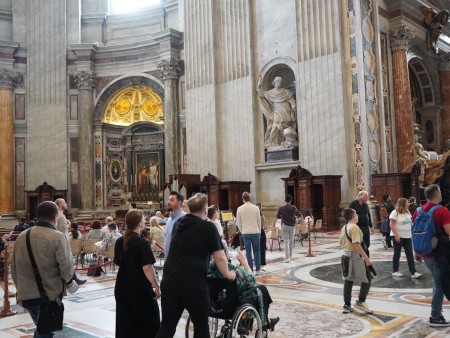 Guida turistica all'accessibilità del Vaticano: come muoversi in sedia a rotelle