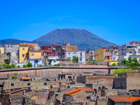 Tour by car from Rome to Pompeii and Herculaneum: the cities before the eruption