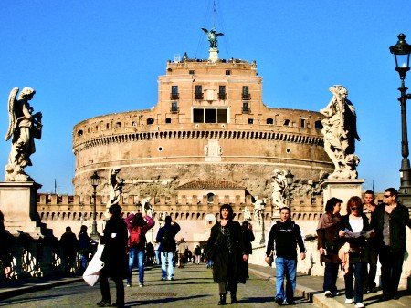 Tour di Castel Sant'Angelo e Villa Farnesina: Roma fuori dai percorsi battuti