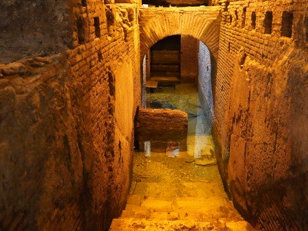 What to see in the Trevi Fountain's underground: daily life and the aqueduct