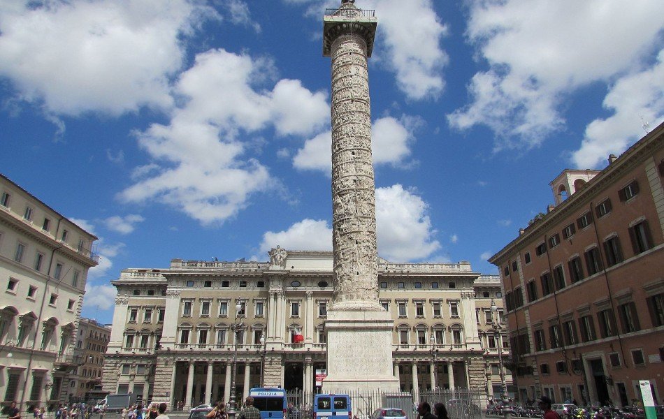 Find out all the story of the Aurelian Column in Piazza Colonna